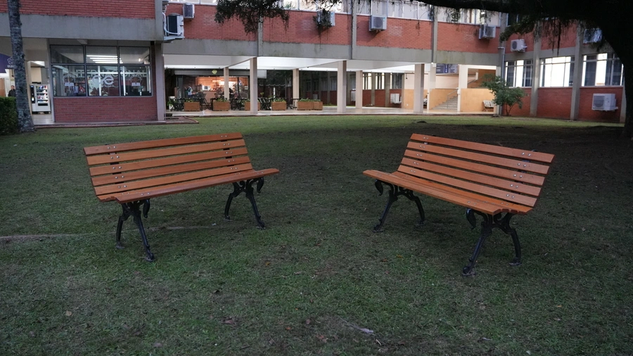 �rea externa arborizada do campus Canoas