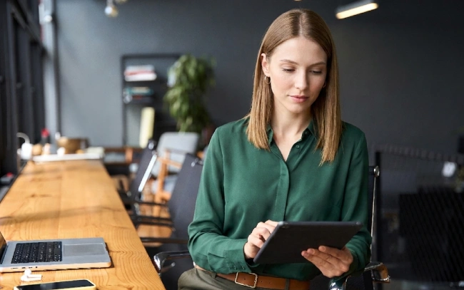Executivo em ambiente corporativo